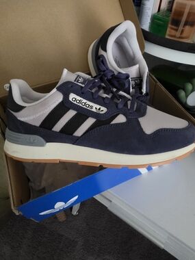 adidas Men’ssize 7.5 Or Woman's Size9 Navy, Light Gray & Black Low-Top Sneaker